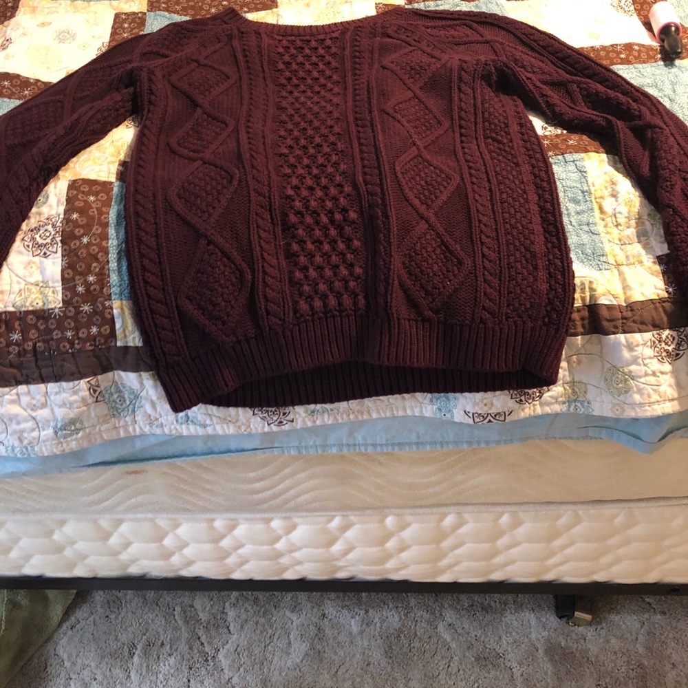 4 women’s sweatshirts!